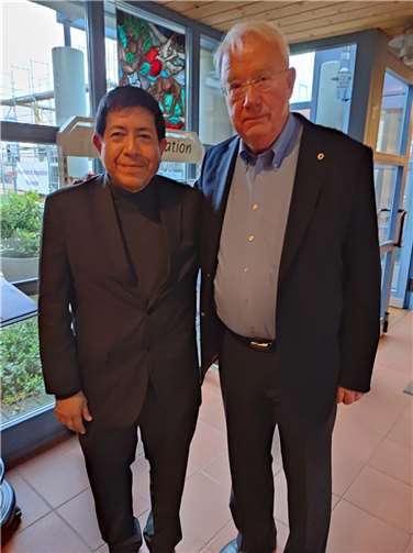 Begrüßung des Pianisten Vladimir Valdivia durch Jens Biesterfeldt, 1. Vorsitzender des Meckenheimer Bürgervereins