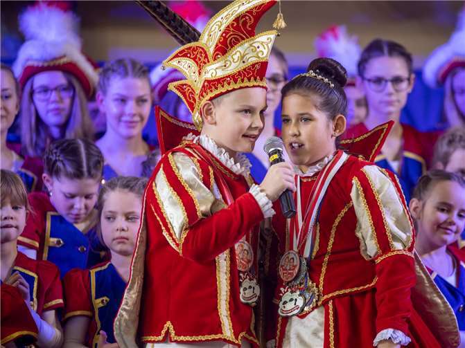 Begrüßung durch das Kripper Kinderprinzenpaar.