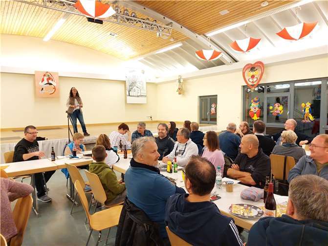 Begrüßung durch die 1. Vorsitzende Melanie Olbermann. Quelle: Tambour-Corps Erpel 1963