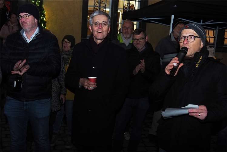 Begrüßung im Burghof der Genovevaburg (v.r.): Oberbürgermeister Dirk Meid, Karl-Josef Esch (Vorstandsvorsitzender Kreissparkasse Mayen) und Dr. Wolfgang Schlags (MY-Gemeinschaft).