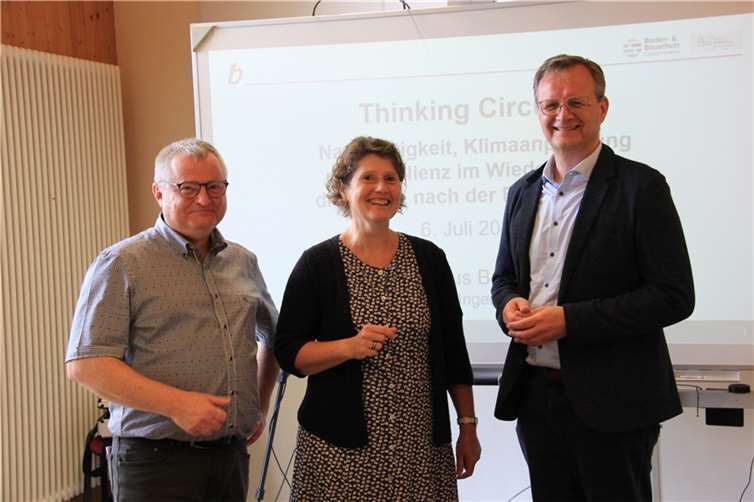 Begrüßung in der Umweltlernschule: (von links) Stephan Müllers, Eveline Lemke und Marcus Becker. Foto: GS