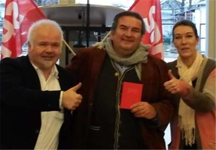 Begrüßung von Neumitglieder der SPD, hier der Neuwieder Arzt Markus Abts (Mitte) mit dem SPD-Vorsitzenden Ferhat Cato (links) und SPD-Geschäftsführerin Anja Lorenz (rechts). privat