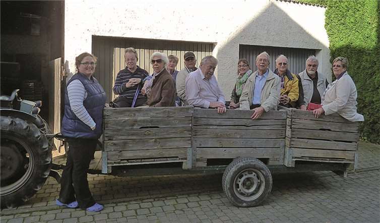 Behutsam transportierte die Inhaberin des Obst- und Geflügelhofs Stenz ihre menschliche Fracht durch das beschauliche Waldorf.privat