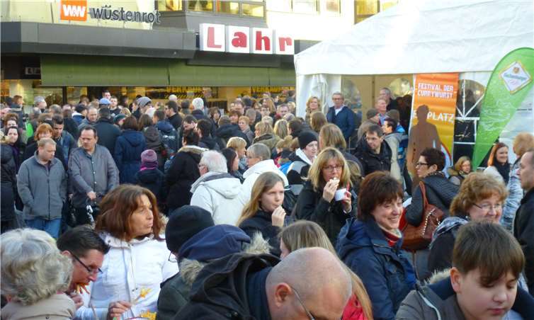 Der beliebte Schnellimbiss steht Anfang Februar im Fokus Bei 44 Wurststandbetreibern aus dem ganzen Bundesgebiet bleibt garantiert kein Besucher hungrig.