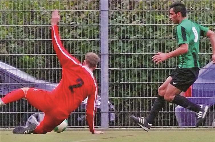 Bei Christian Wald (Nr. 2) war Endstation für viele Bendorfer Angriffe, hier für Bahkir Zeqiri. privat