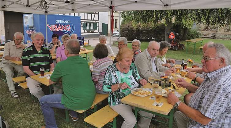 Bei Currywurst und Bier liess man es sich gut gehen.