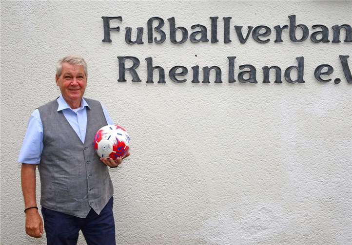 Bei Dieter Kerschsieper dreht sich alles um Fußball. Fotos: US