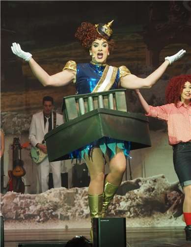 Bei Dörthe Dutt, die zum ersten Malbei der Inthronisation auf der Bühne stand, blieb kein Auge trocken.