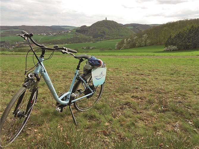 Bei E-Bikes ist der Rückenwind quasi schon eingebaut und die Fahrer können die Region entspannt genießen. privat