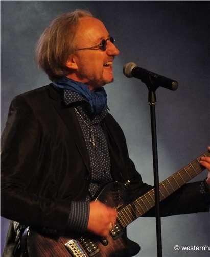 Bei Erwerb eines Verzehrbons zu fünf Euro bei röhrig kann man mit freiem Eintritt ausgewählte Open-Air-Konzerte auf der Festung Ehrenbreitstein inklusive einer exklusiven Sitzplatzreservierung erleben - wie zum Beispiel zur Eröffnung der Rheinpuls-Reihe am 7. Juni mit der bekannten Marius Müller-Westernhagen Tribute Band „Mariuzz“.röhrig