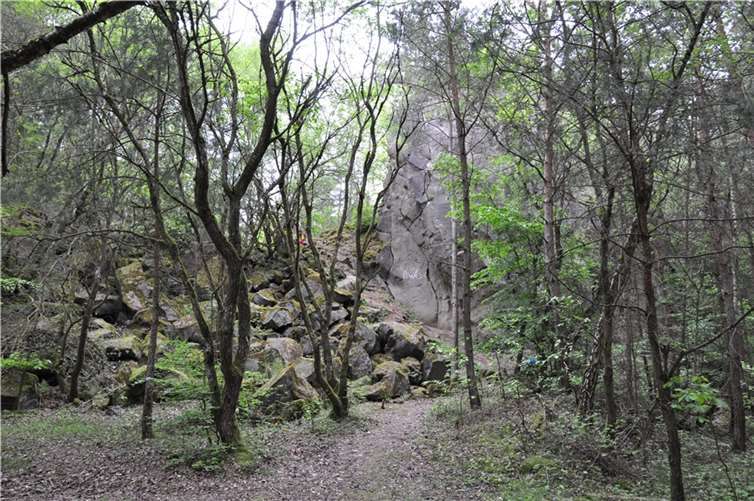 Bei Ettringen/Kottenheim wurde ein Kletterer von einem Felsbrocken erschlagen. Foto: WinklerTV