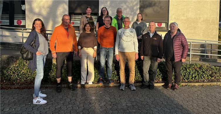 Bei Fingerfood fand in freundlicher und warmherziger Atmosphäre ein Austausch zwischen den Ehrenamtlichen und den Caritas-Mitarbeitenden statt.  Foto: Maike Hiester