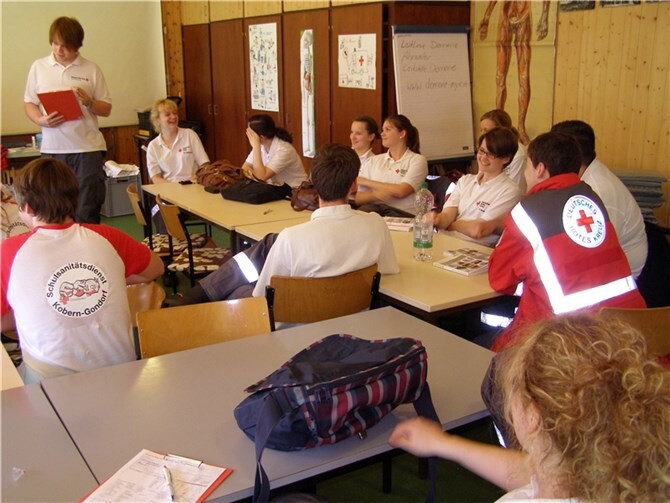 Bei Haupt- und Ehrenamtlichen Mitarbeitern wird viel Wert auf eine gründliche Ausbildung gelegt.