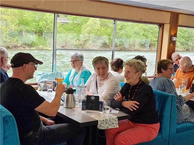 Bei Kaffee und Kuchen ging die Fahrt von Kattenes über Löf bis zur Müdener Staustufe und wieder zurück.