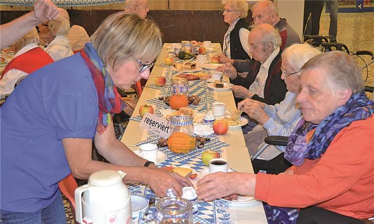Bei Kaffee und Kuchen hatten sich die Senioren viel zu erzählen. Weigert