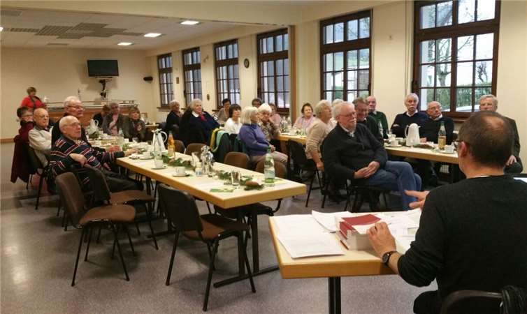 Bei Kaffee und Kuchen konnten die Besucher sich über Vorsorgevollmacht und Patientenverfügung informieren.privat