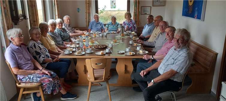 Bei Kaffee und Kuchen treffen sich die Senioren.  Foto: privat