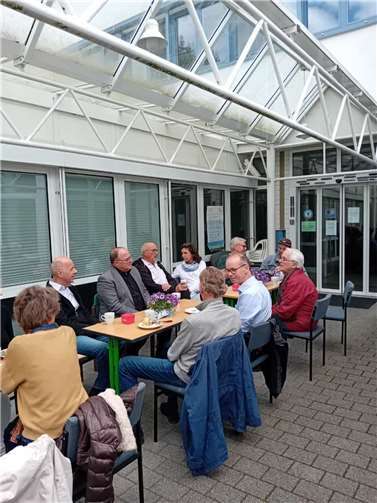Bei Kaffee und Kuchen wurden viele Gespräche geführt.  Foto: privat