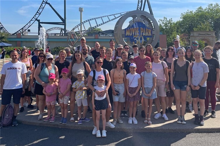 Bei Kaiserwetter im Moviepark unterwegs.