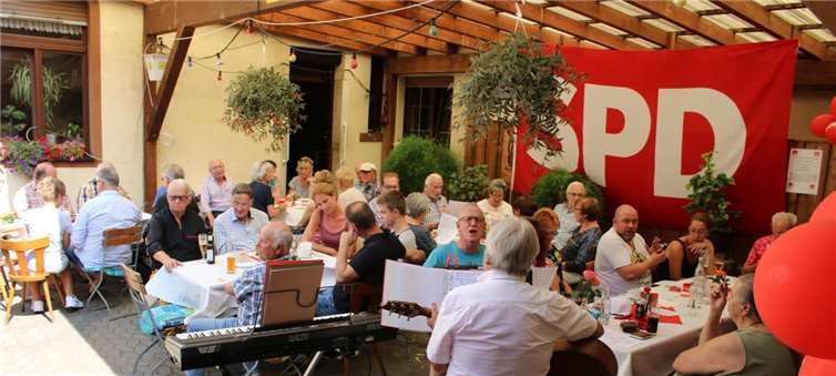 Bei Musik und leckerem Essen ließ es sich gut feiern. Holger Pohling