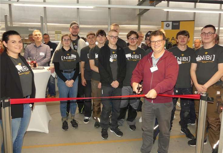 Bei Niesmann+Bischoff wurde im Rahmen einer Feierstunde die neue Azubi-Fachwerkstatt mit Weiterbildungsbereich eröffnet.  Fotos: TE