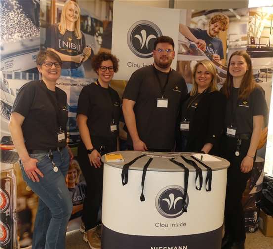 Bei Niesmann+Bischoff wurden die Eventteilnehmer von einem freundlichen und zuvorkommenden Team empfangen.  Fotos: TE