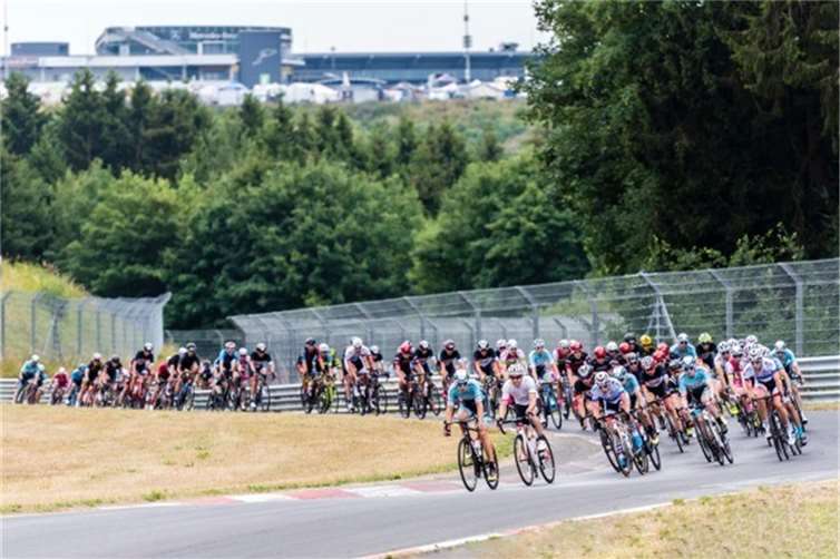 Bei Rad am Ring geht es nicht um Pferdestärken, sondern um Muskelkraft. In der Grünen Hölle werden unter anderem 24-Stunden-Rennen für Rennradfahrer und Mountainbiker ausgetragen.  Foto: Sportograf