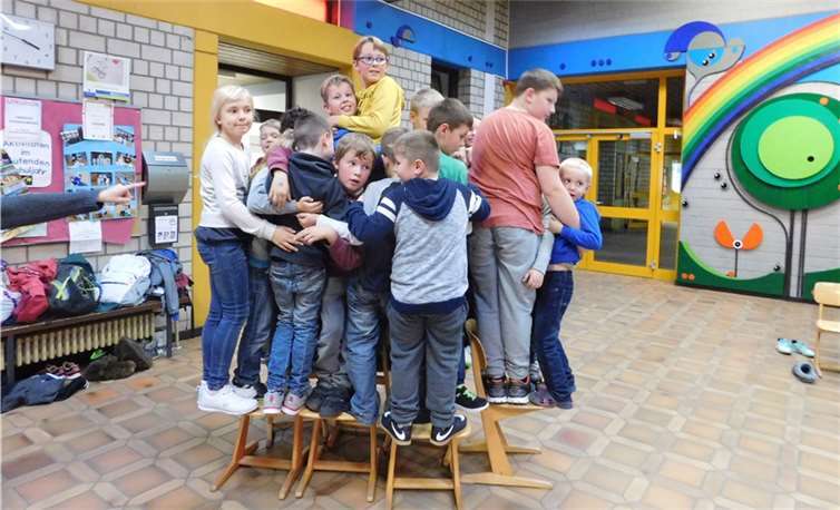 Bei „Reise nach Jerusalem“ gelang es am Ende, 22 Kinder auf sieben Stühlen unterzubringen. privat