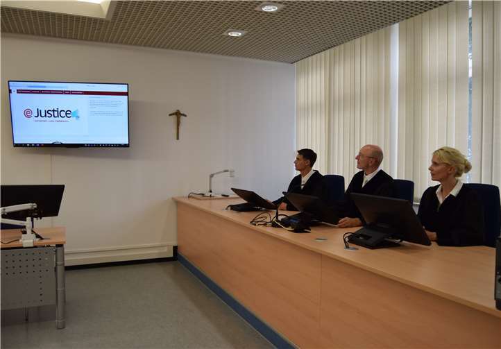 Bei Schulungen werden die Mitarbeiterinnen und Mitarbeiter auf die neue Arbeitsweise vorbereitet. Foto: privat