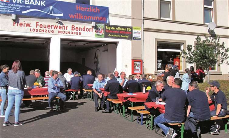 Bei Sonnenschein erhielten die Besucher einen Einblick in die Arbeit der Mülhofener Feuerwehr. PS