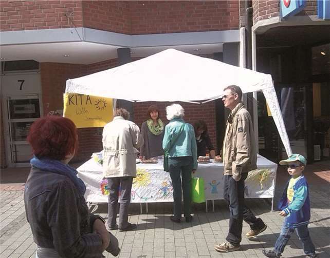 Bei Sonnenschein gab es am Stand der Kita selbst Gebackenes. Stadt Meckenheim