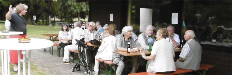 Bei Steak und Würstchen, später bei Kaffee und Kuchen, ließen es sich die VdKler gutgehen.privat