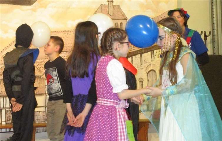 Bei Tänzen wie dem Luftballon-Tanz durften alle mitmachen.