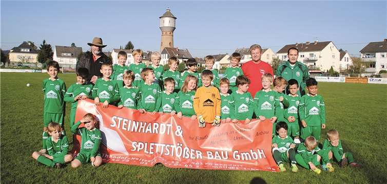 Bei Turnieren können die Nachwuchskicker jetzt in einheitlicher Kleidung auftreten. privat