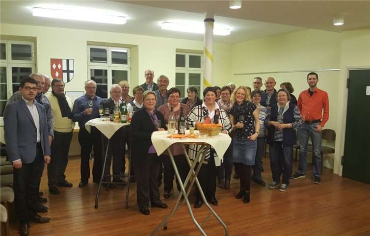 Bei Wein und Sekt kamen alle zusammen um sich untereinander auszutauschen. Privat