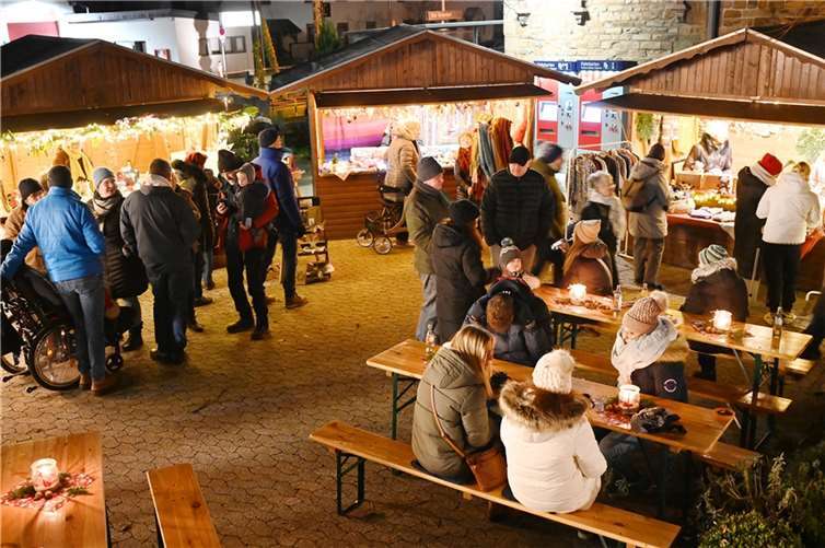 Bei Würstchen, Kaffee und Waffeln sowie Glühwein und Punsch konnten Besucher an beiden Tagen ein abwechslungsreiches Programm genießen.