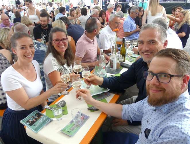 Bei allerbester Stimmung unter den Festgästen mundete auch der fruchtige Katteneser “Mosel“ absolut hervorragend.