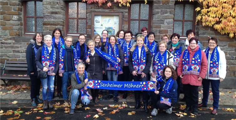 Bei bestehendem Interesse können die beliebten Möhnenschals günstig erworben werden. Fotos: privat