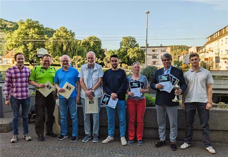 Clubmeisterschaften und Jahreshauptversammlung ausgerichtet Bei bestem Wetter und guter Stimmung erhielten zahlreiche Mitglieder ihre Urkunden und Pokale.
