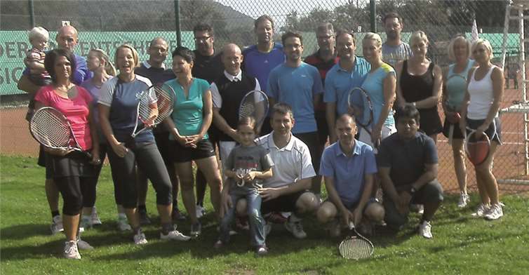 Bei bestem Wetter verbrachten die Teilnehmer einen schönen Tag auf der Tennisanlage.privat