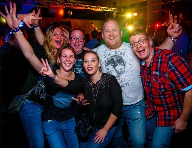 Bei bester Musik wurde durch die Partynacht gerockt.