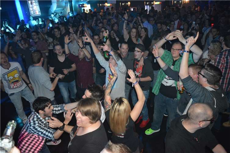 Bei bester Stimmung feierten hunderte Gäste aus dem Helferwesen bis tief in die Nacht.