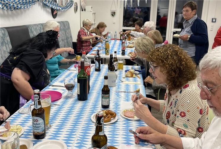 Oktoberfest im Bridgeclub Bei bester Stimmung wurde zünftig gefeiert.Foto: privat