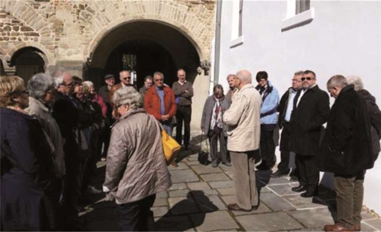 Bei dem Ausflug erfuhr die Reisegruppe allerhand Wissenswertes über historische Gebäude in der Region.privat