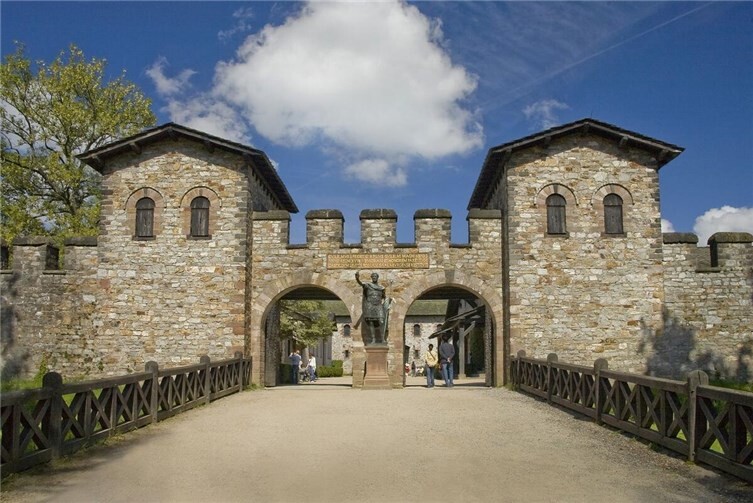 Bei dem Ausflug erwacht das Römerkastell Saalburg zum Leben