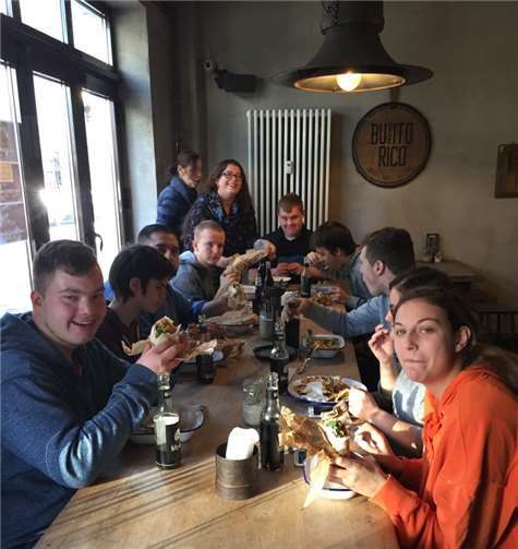 Bei dem Ausflug nach Bonn der Klasse B4 setzte die Klasse das im Unterricht erlernte Wissen um.privat