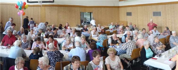 Bei dem Ausflug zum Riedener Waldsee trafen sich über 90 Teilnehmer aus der ganzen VG zu einem gemütlichen Beisammensein.Fotos: ProMendig e.V.