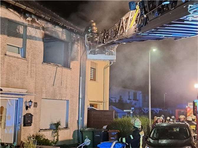 Bei dem Brand in Neuwied kam eine Person ums Leben.  Foto: Feuerwehr Neuwied
