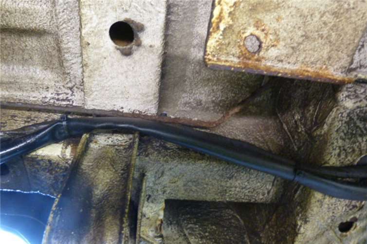 Bei dem Kleinbus waren die Bremsleitungen völlig verrostet.