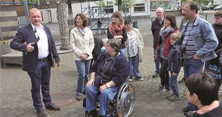Bei dem Stadtrundgang wurden Verbesserungsvorschläge und neue Ansätze gesammelt.privat